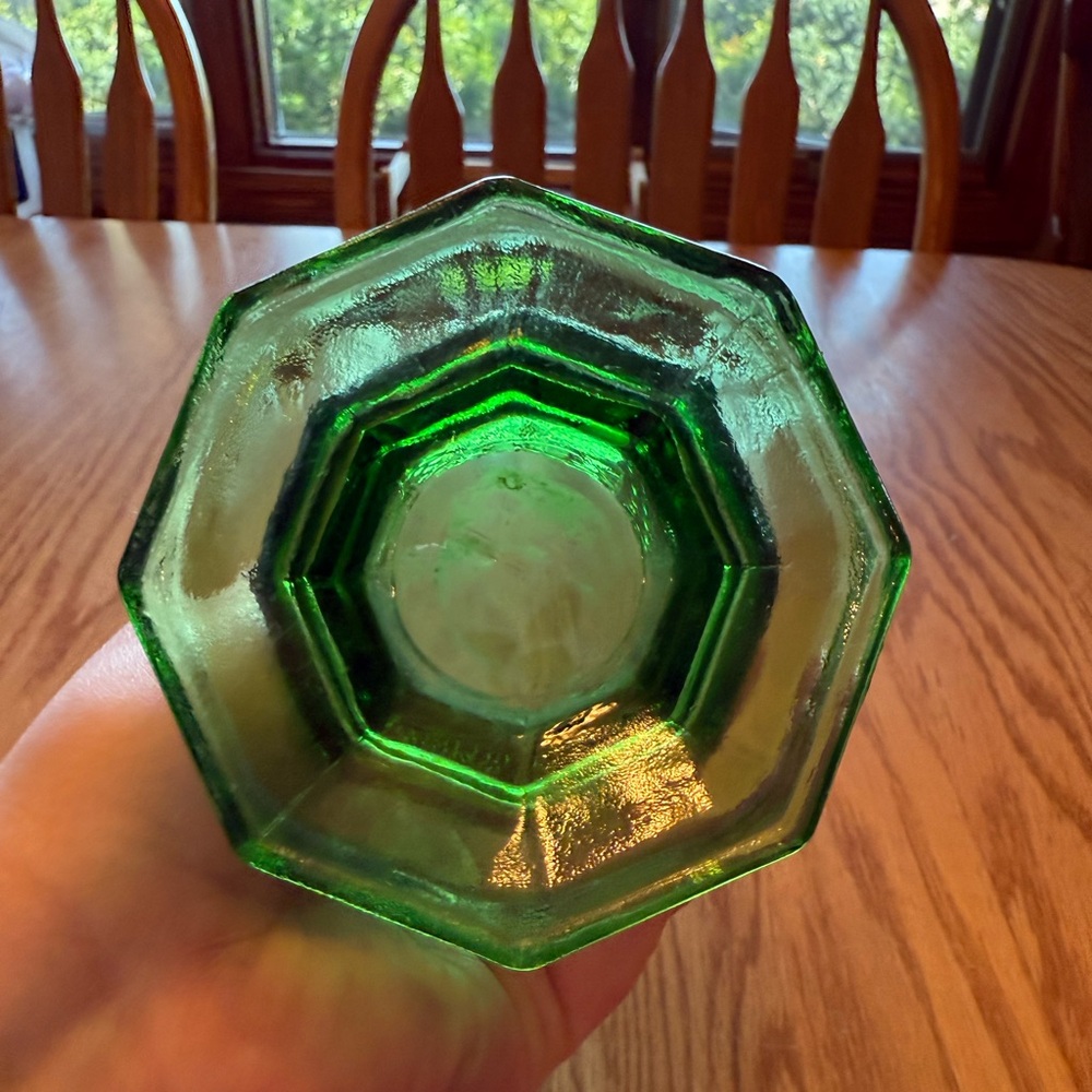 Vintage Emerald Green Anchor Hocking Vase - Picture 5 of 6